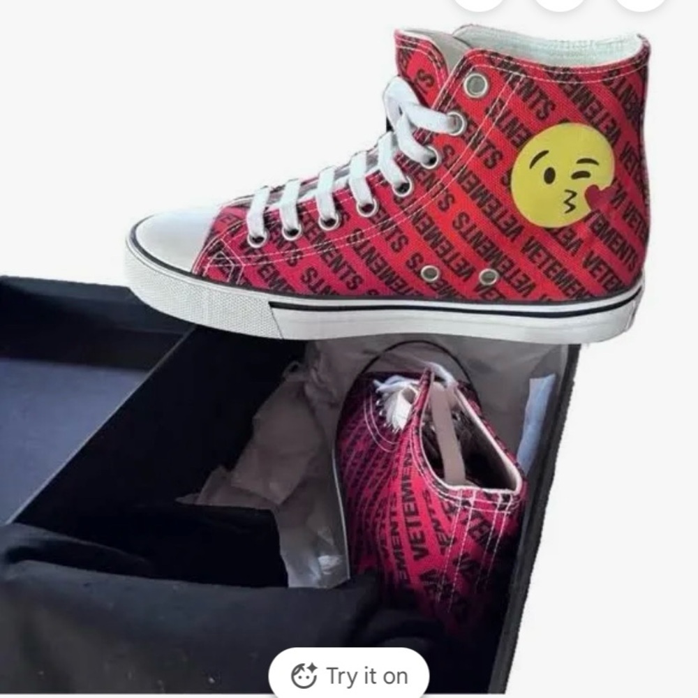 Vetements Red Logo NIB logo High-Top Athletic Sneakers